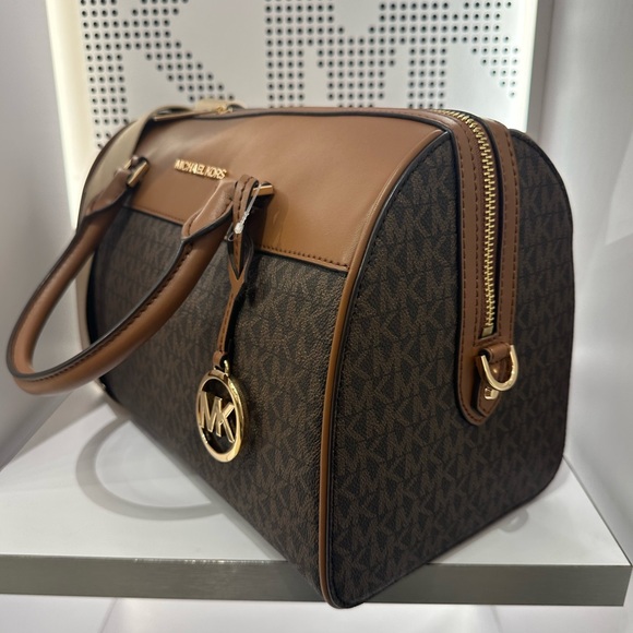 MICHAEL KORS TRAVEL MEDIUM DUFFEL CROSSBODY / SATCHEL BAG - Picture 16 of 16